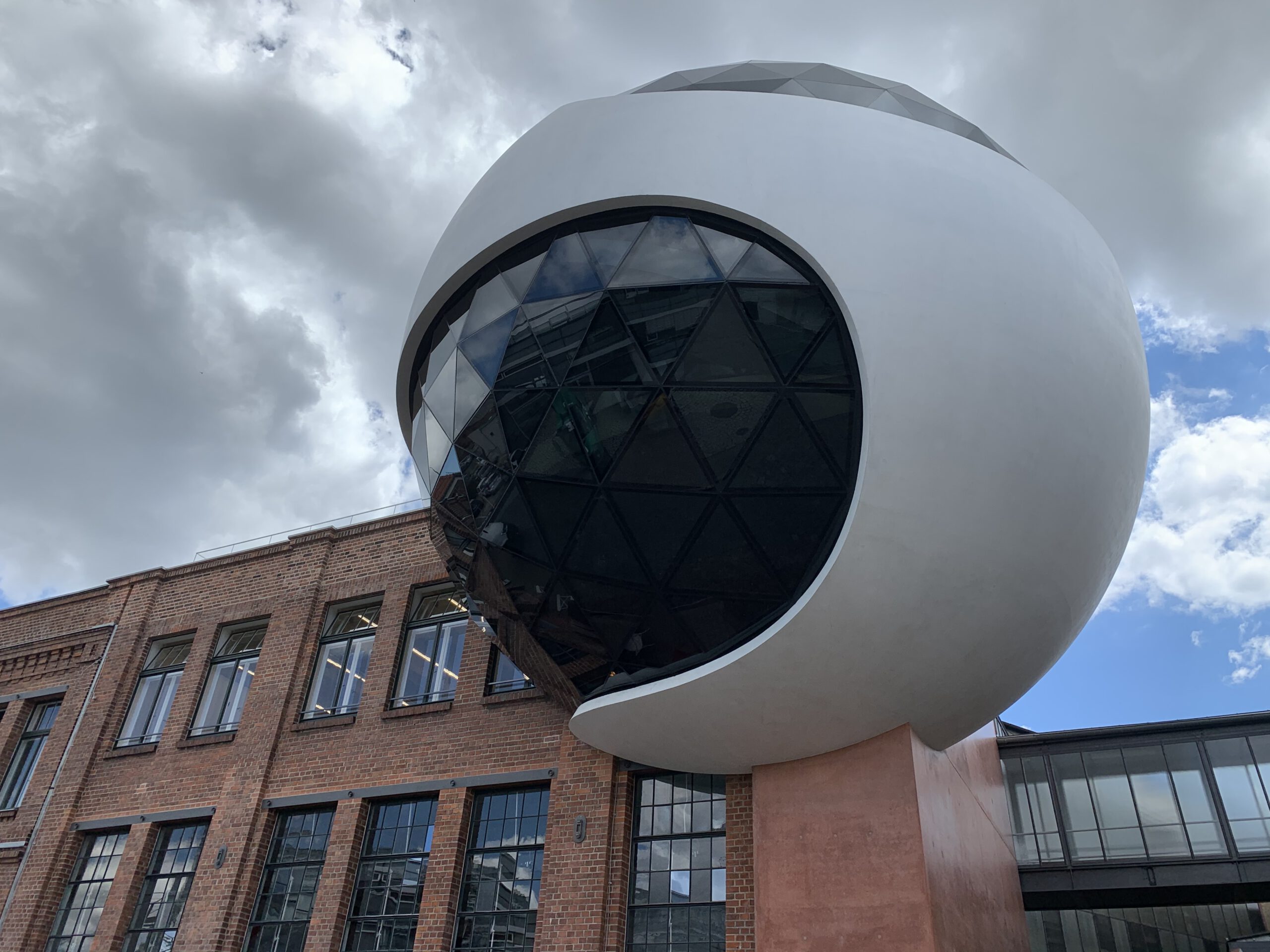 Oscar Niemeyer-Sphere